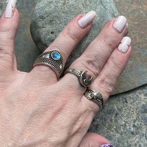 🎈Sale 🎈2 for $10 blue mystical eye silver (color) ring detailed size 7